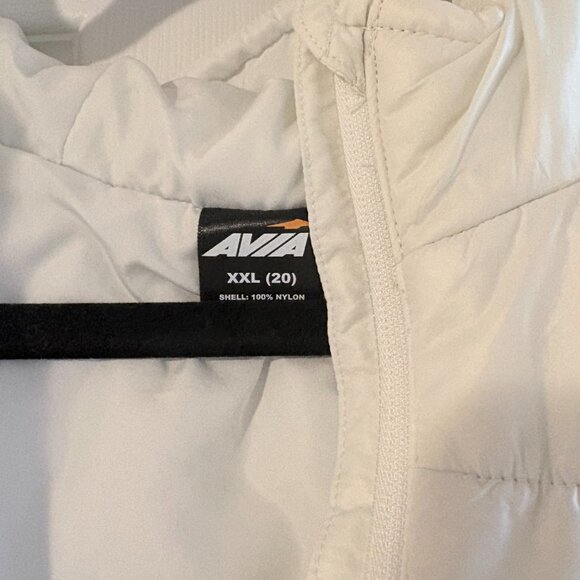 Women's White Puffer vest with Hood and pockets - Picture 2 of 3